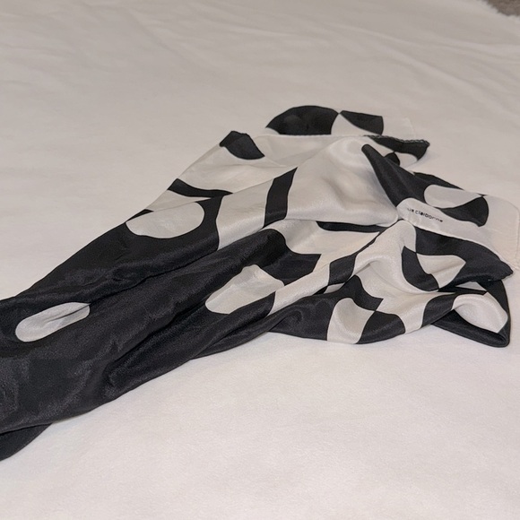 Liz Claiborne Black and White Silky Scarf - Picture 10 of 10